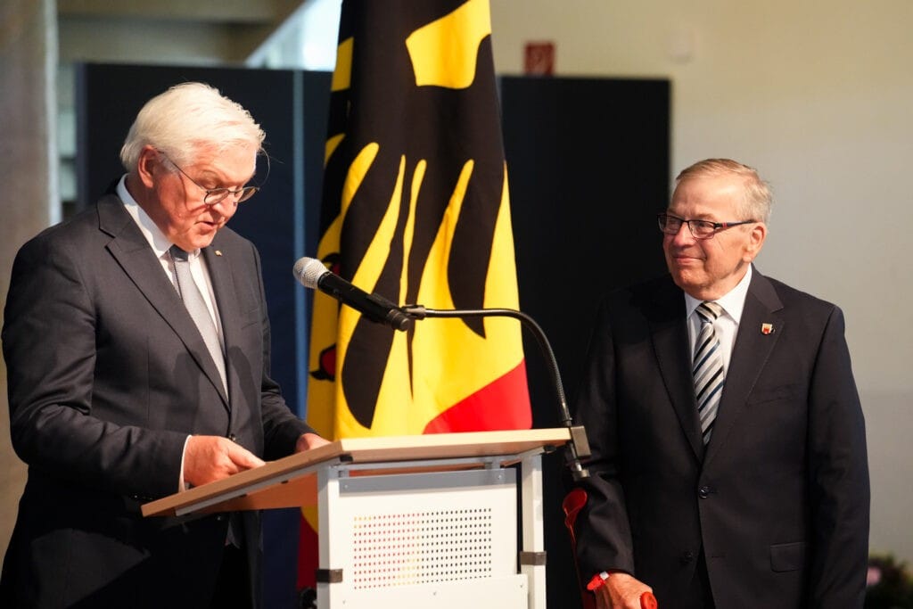 Bundespräsident Frank-Walter Steinmeier während einer Ansprache im Rahmen von "Ortszeit Deutschland" in Neuruppin